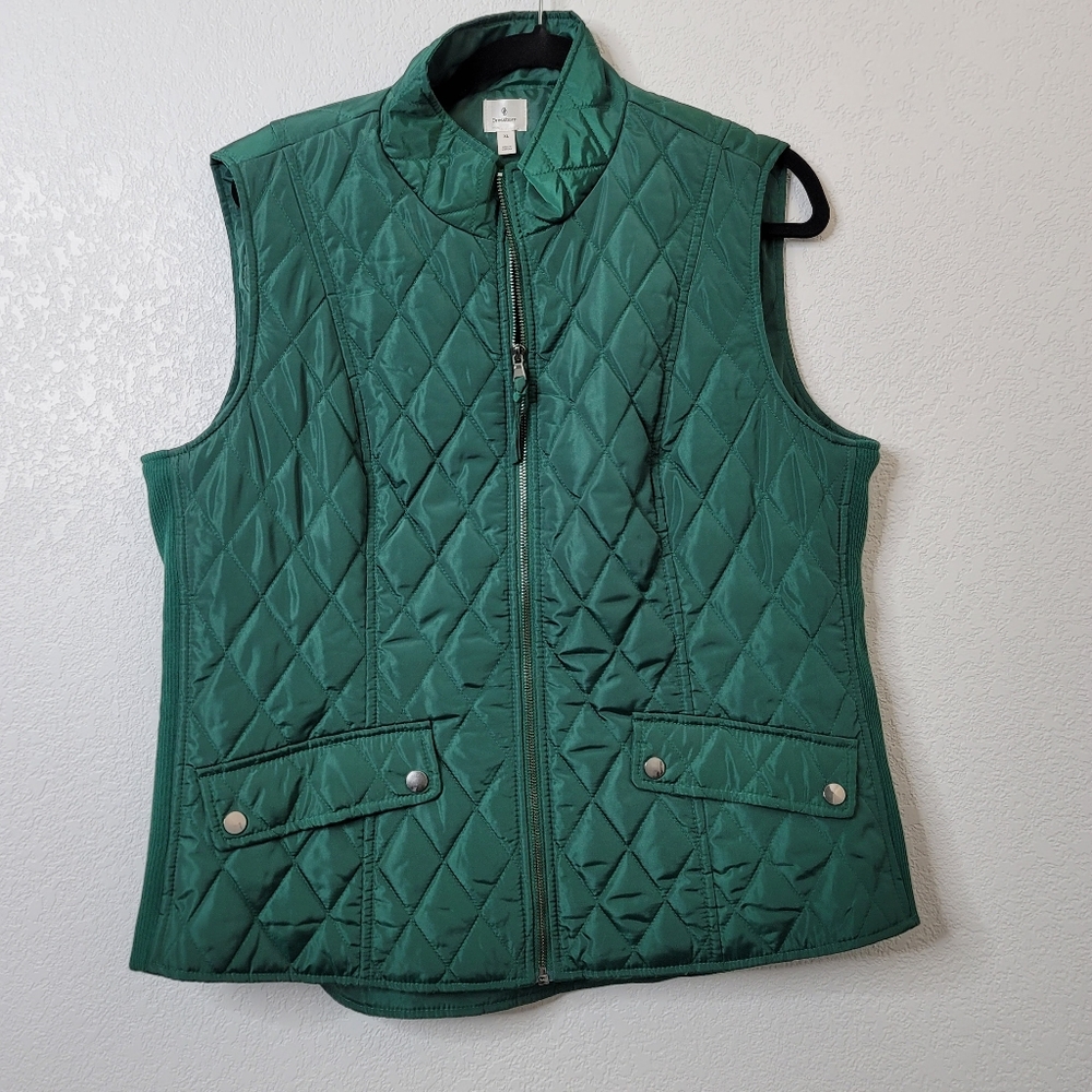 Dressbarn emerald green quilted zip front vest with pockets mandarin collar